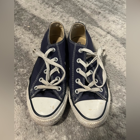 Women’s Converse size 6 - Picture 1 of 6